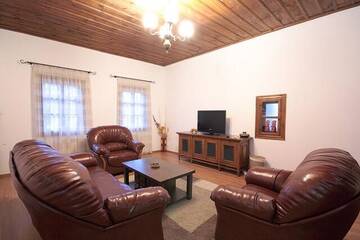 Фото номера Апартаменты с 2 спальнями Отель Ethnographic Complex Bulgarka г. Арбанаси 4