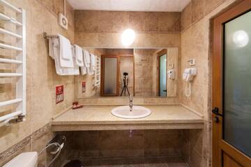 Фото номера Двухместный номер с 1 кроватью и балконом Отель Sevastokrator Hotel &amp; SPA г. Арбанаси 4