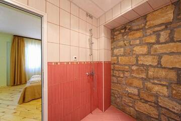 Фото номера Номер-студио (для 3 взрослых и 1 ребенка) Отель Rachev Hotel Residence г. Арбанаси 4