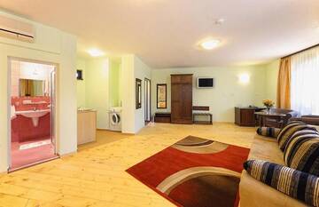 Фото номера Номер-студио (для 3 взрослых и 1 ребенка) Отель Rachev Hotel Residence г. Арбанаси 3