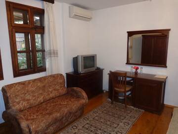 Фото номера Трехместный номер Гостевой дом Guest Rooms Cheshmata г. Арбанаси 4
