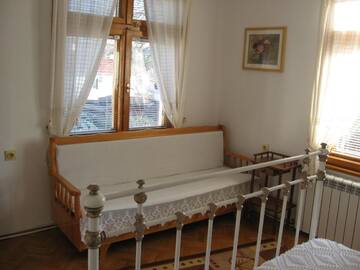Фото номера Трехместный номер с общей ванной комнатой Гостевой дом Guest House Astra г. Арбанаси 2